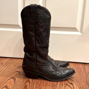 Cowgirl boots size 9 women. Justin brand